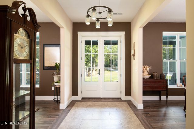 255 Crest View Drive, Sunbright, TN 37872