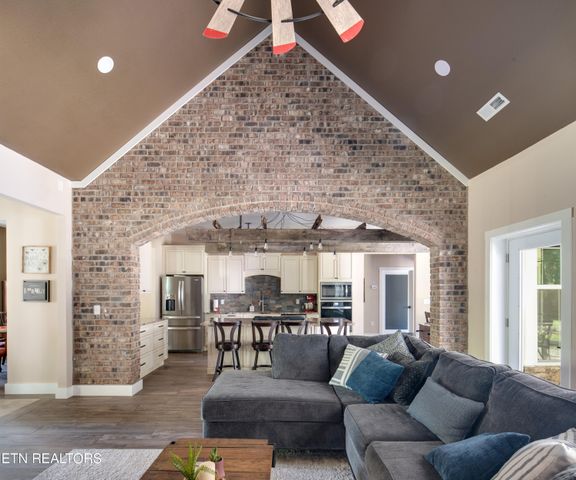 255 Crest View Drive, Sunbright, TN 37872