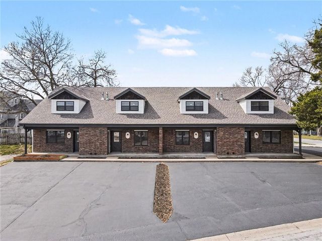 106C Smith Street, Smithville, MO 64089