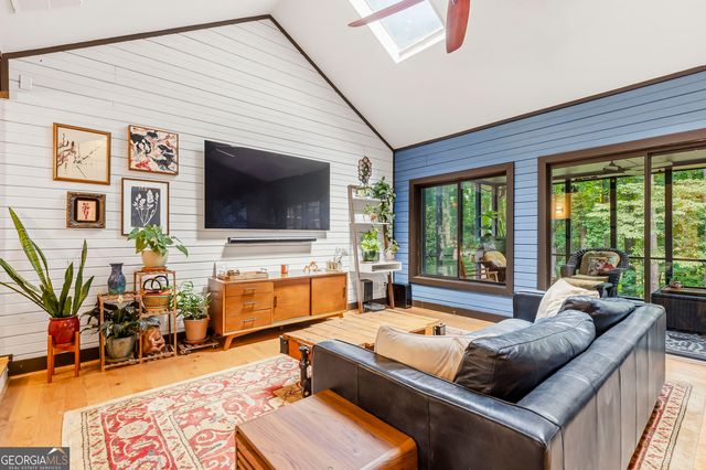 1115 Lake Drive, Roswell, GA 30075
