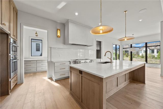 11711 W 181st Terrace, Overland Park, KS 66103