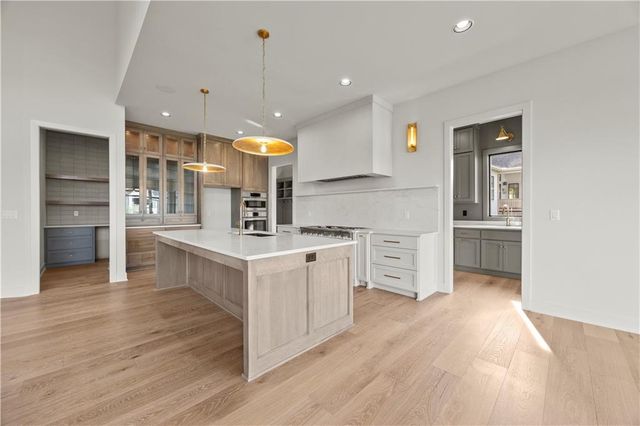 11711 W 181st Terrace, Overland Park, KS 66103