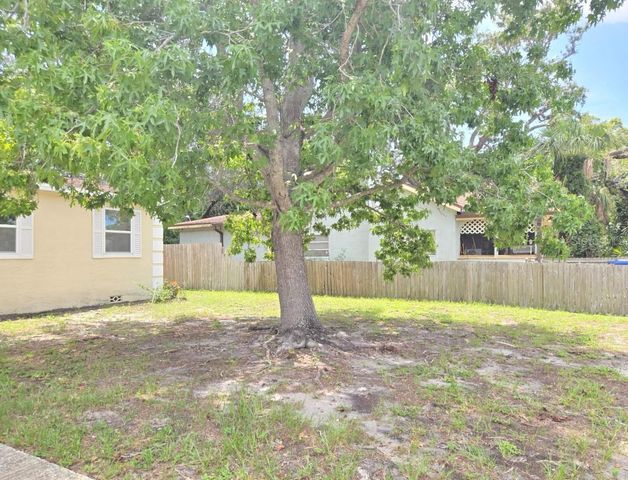 2304 KINGSTON STREET S, St Petersburg, FL 33711
