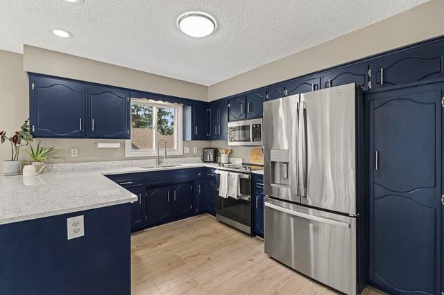 5675 W 137th Street, Savage, MN 55378