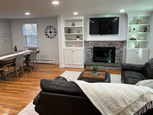 42 Wellington Ln, Duxbury, MA 02332