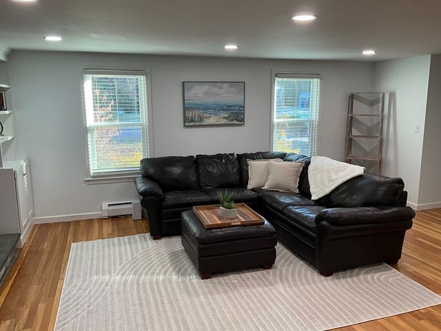 42 Wellington Ln, Duxbury, MA 02332