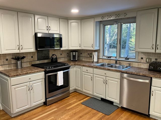 42 Wellington Ln, Duxbury, MA 02332