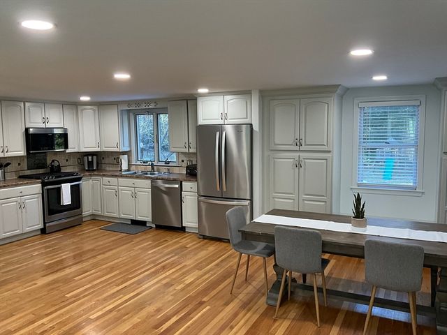 42 Wellington Ln, Duxbury, MA 02332
