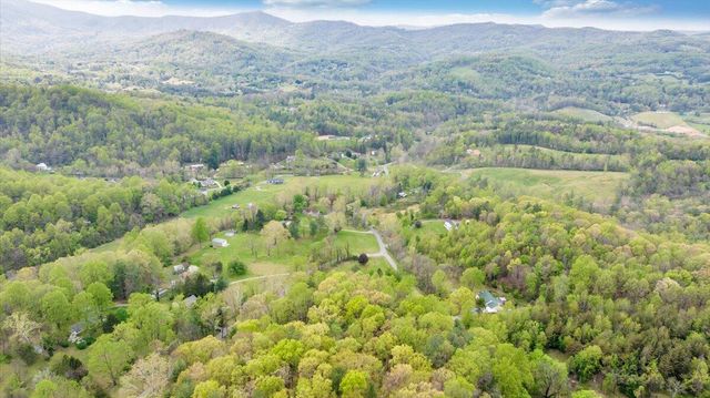 6925 Shaver RD, Roanoke, VA 24018