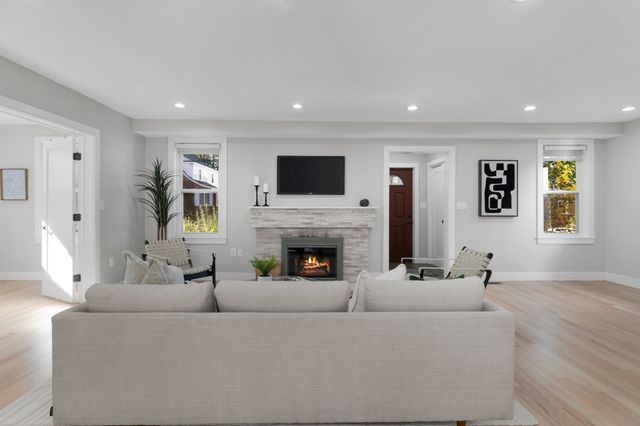 303 Russett, Brookline, MA 02467