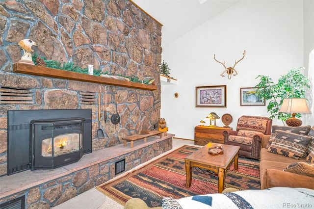 21692 S Saint Vrain Drive, Lyons, CO 80540