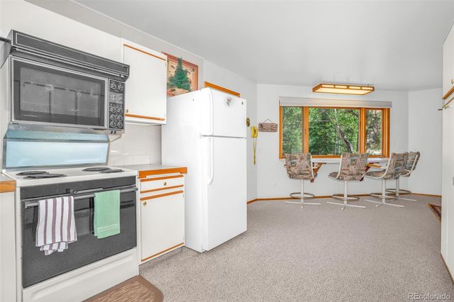 21692 S Saint Vrain Drive, Lyons, CO 80540