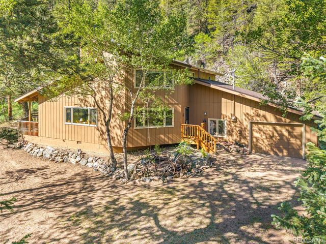 21692 S Saint Vrain Drive, Lyons, CO 80540