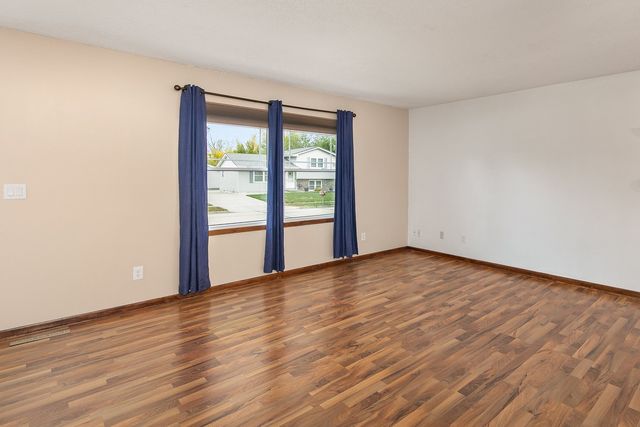 712 NE 9th Street, Grimes, IA 50111