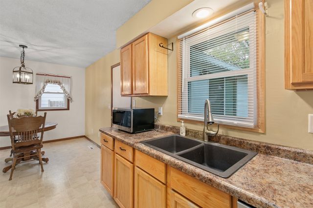 712 NE 9th Street, Grimes, IA 50111