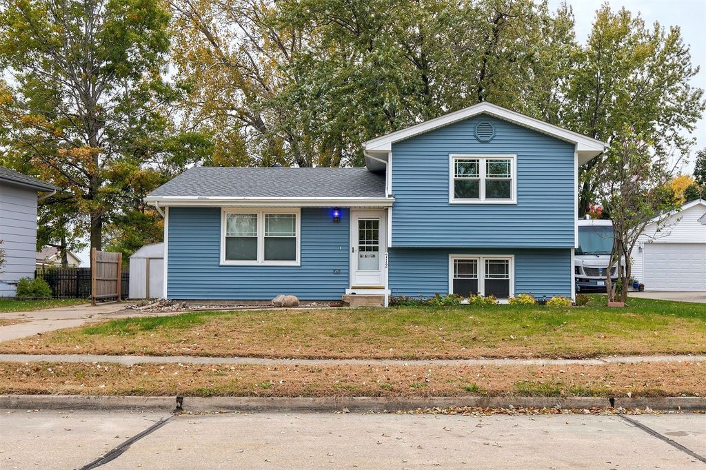 712 NE 9th Street, Grimes, IA 50111