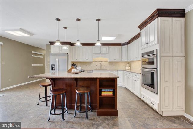 266 FAIRVIEW DR, Hanover, PA 17331