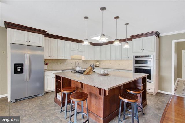 266 FAIRVIEW DR, Hanover, PA 17331