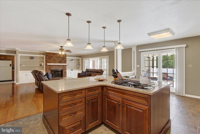 266 FAIRVIEW DR, Hanover, PA 17331