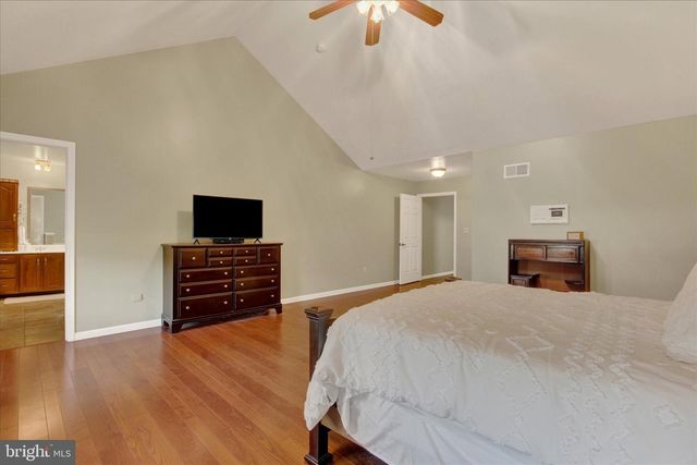 266 FAIRVIEW DR, Hanover, PA 17331