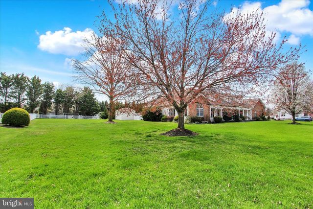 266 FAIRVIEW DR, Hanover, PA 17331