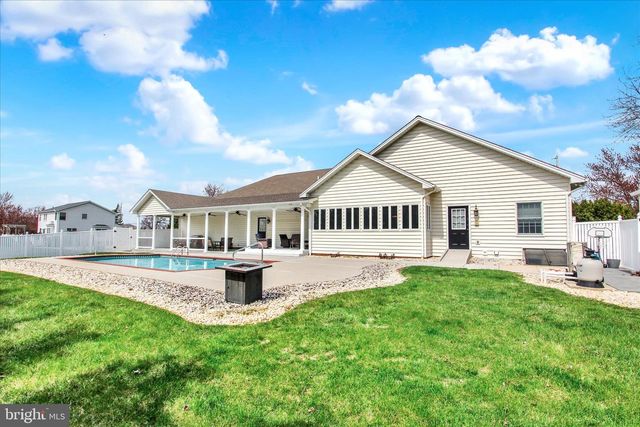 266 FAIRVIEW DR, Hanover, PA 17331