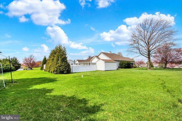266 FAIRVIEW DR, Hanover, PA 17331