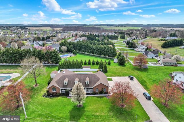 266 FAIRVIEW DR, Hanover, PA 17331