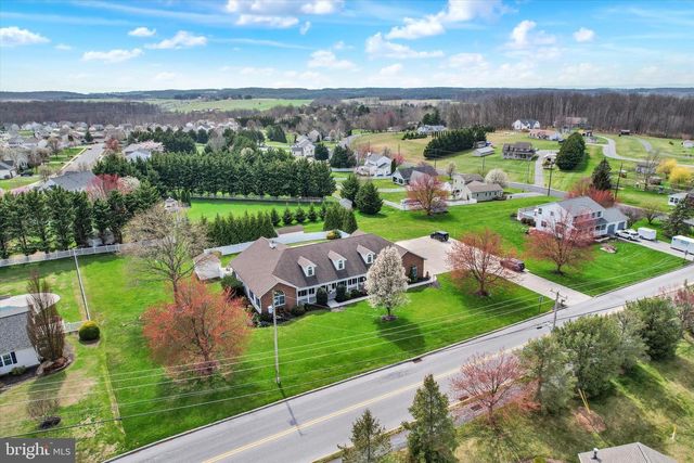 266 FAIRVIEW DR, Hanover, PA 17331