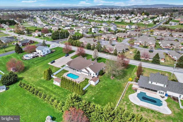 266 FAIRVIEW DR, Hanover, PA 17331