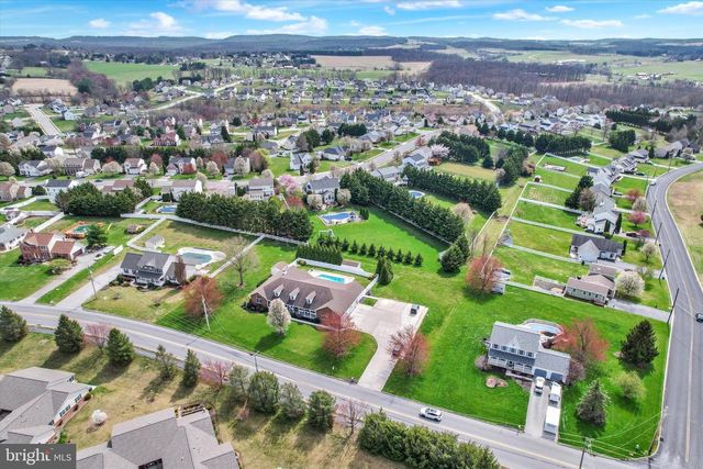 266 FAIRVIEW DR, Hanover, PA 17331