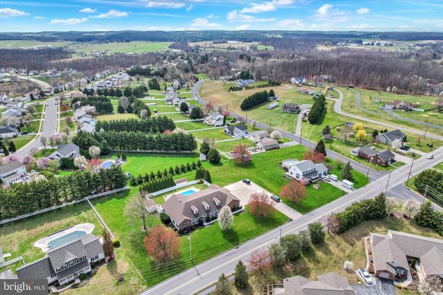 266 FAIRVIEW DR, Hanover, PA 17331