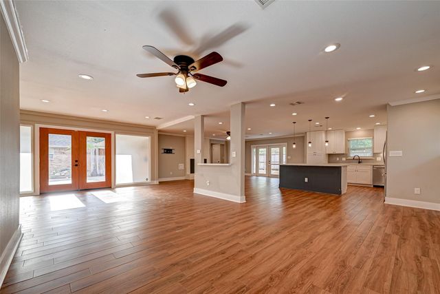 10138 Hazelhurst Drive, Houston, TX 77043