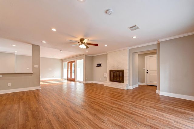 10138 Hazelhurst Drive, Houston, TX 77043