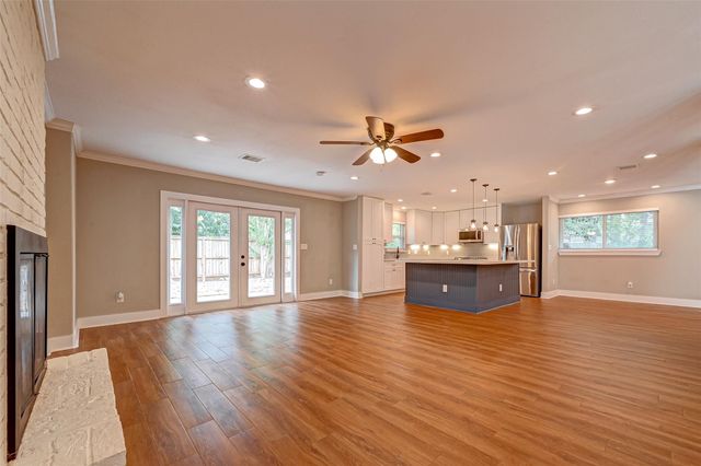 10138 Hazelhurst Drive, Houston, TX 77043