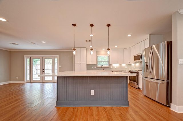 10138 Hazelhurst Drive, Houston, TX 77043