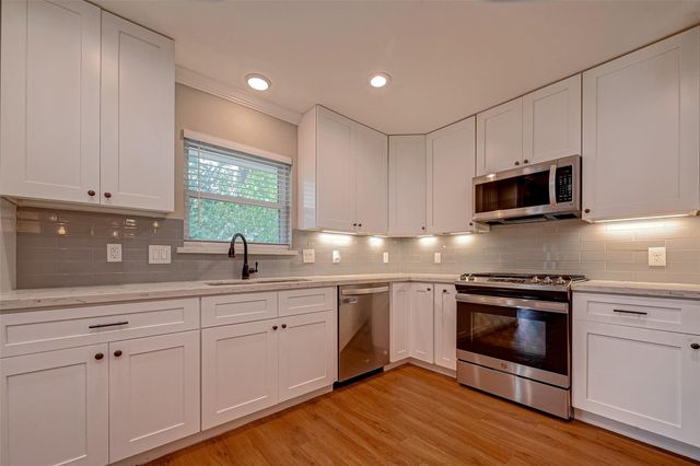 10138 Hazelhurst Drive, Houston, TX 77043