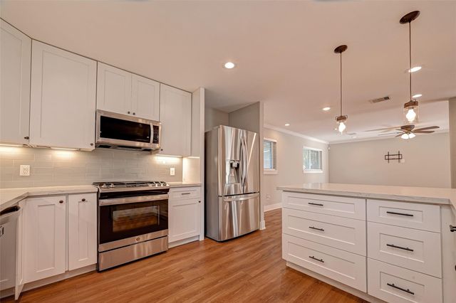 10138 Hazelhurst Drive, Houston, TX 77043