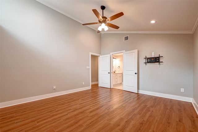 10138 Hazelhurst Drive, Houston, TX 77043