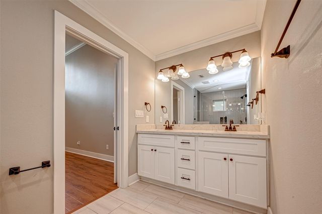 10138 Hazelhurst Drive, Houston, TX 77043