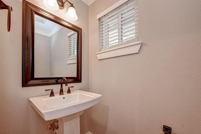 10138 Hazelhurst Drive, Houston, TX 77043