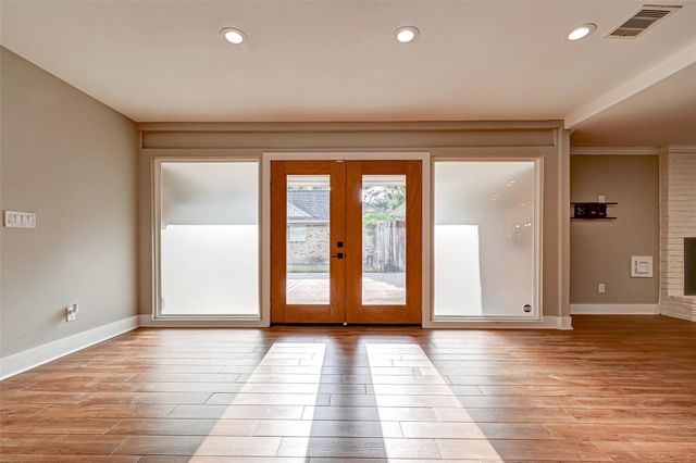 10138 Hazelhurst Drive, Houston, TX 77043