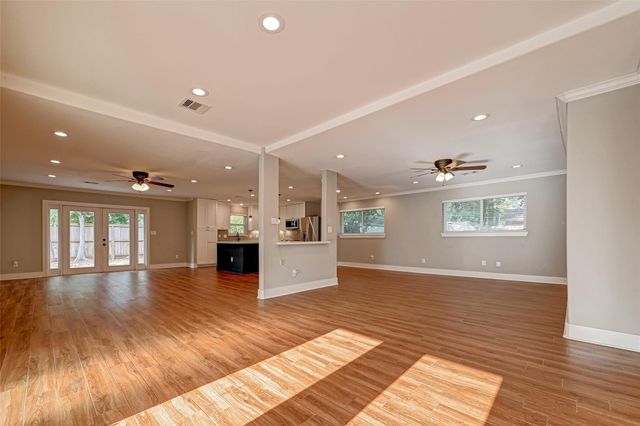 10138 Hazelhurst Drive, Houston, TX 77043