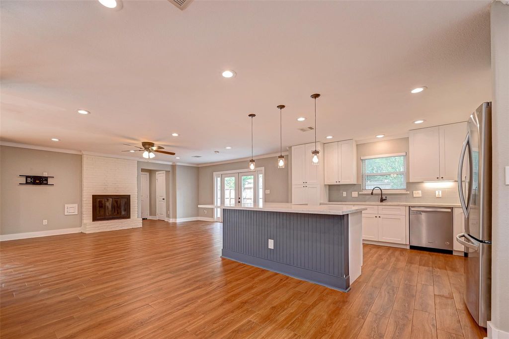 10138 Hazelhurst Drive, Houston, TX 77043