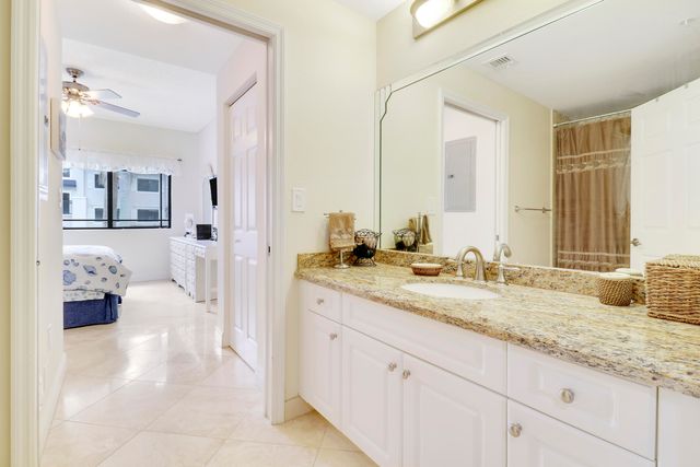 2802 Sarento Place 204, Palm Beach Gardens, FL 33410