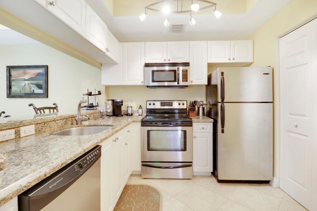 2802 Sarento Place 204, Palm Beach Gardens, FL 33410