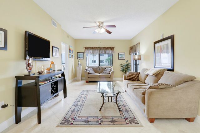 2802 Sarento Place 204, Palm Beach Gardens, FL 33410