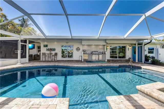 131 Egret ST, Fort Myers Beach, FL 33931