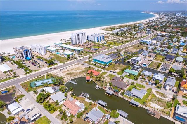 131 Egret ST, Fort Myers Beach, FL 33931