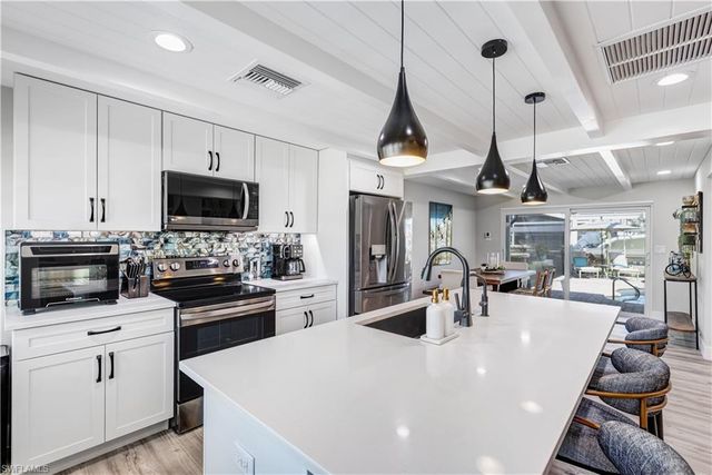 131 Egret ST, Fort Myers Beach, FL 33931